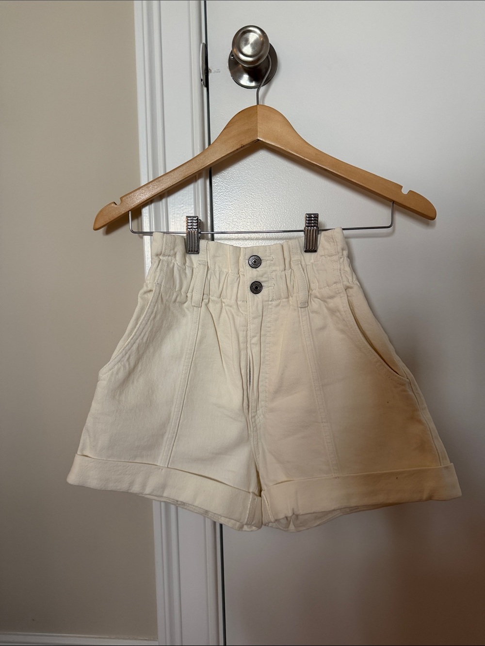 A&F 80’s Ultra High Waisted Paperbag Short